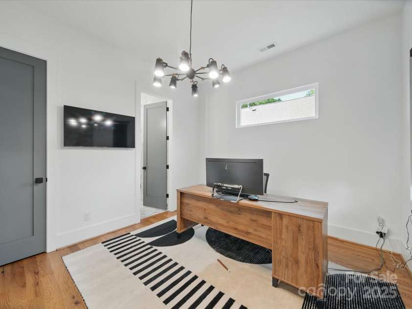 708 Cross Trail Drive, Charlotte, NC 28204.  MLS# CAR4267240, YatesRealty ID 25950. 