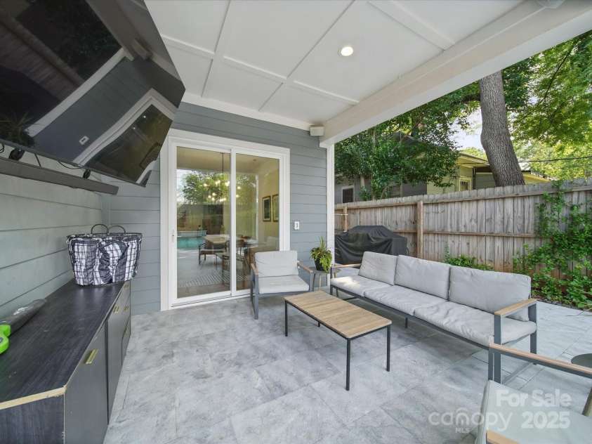 708 Cross Trail Drive, Charlotte, NC 28204.  MLS# CAR4267240, YatesRealty ID 25950. 