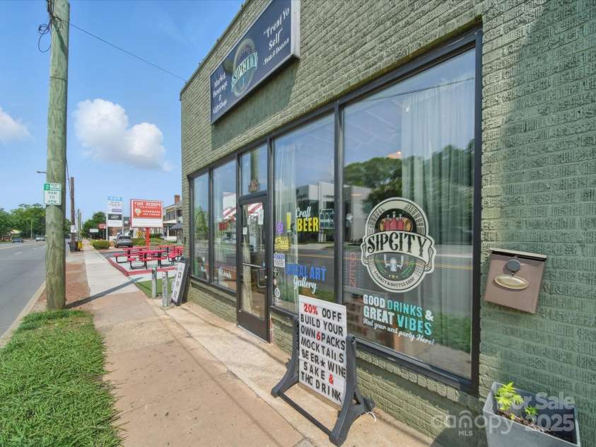 708 Cross Trail Drive, Charlotte, NC 28204.  MLS# CAR4267240, YatesRealty ID 25950. 