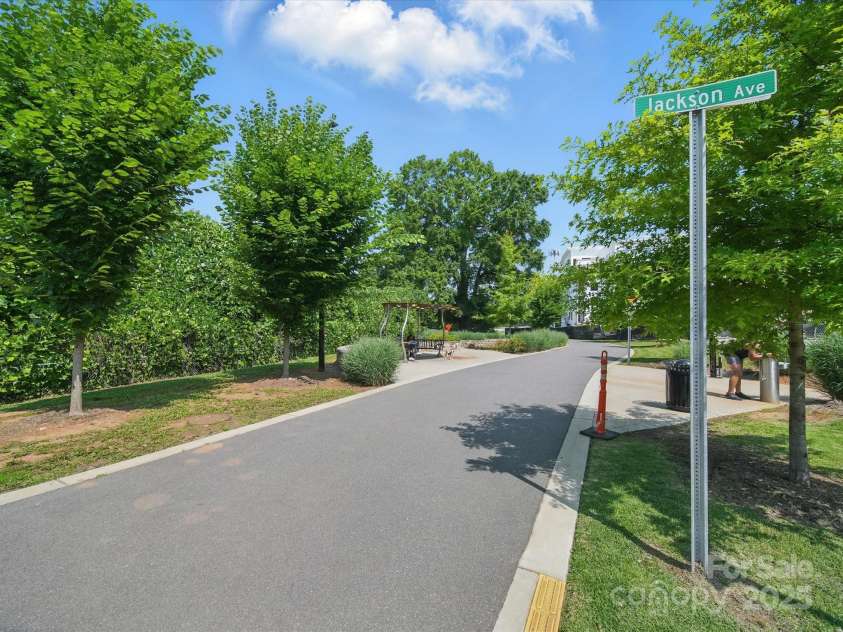 708 Cross Trail Drive, Charlotte, NC 28204.  MLS# CAR4267240, YatesRealty ID 25950. 