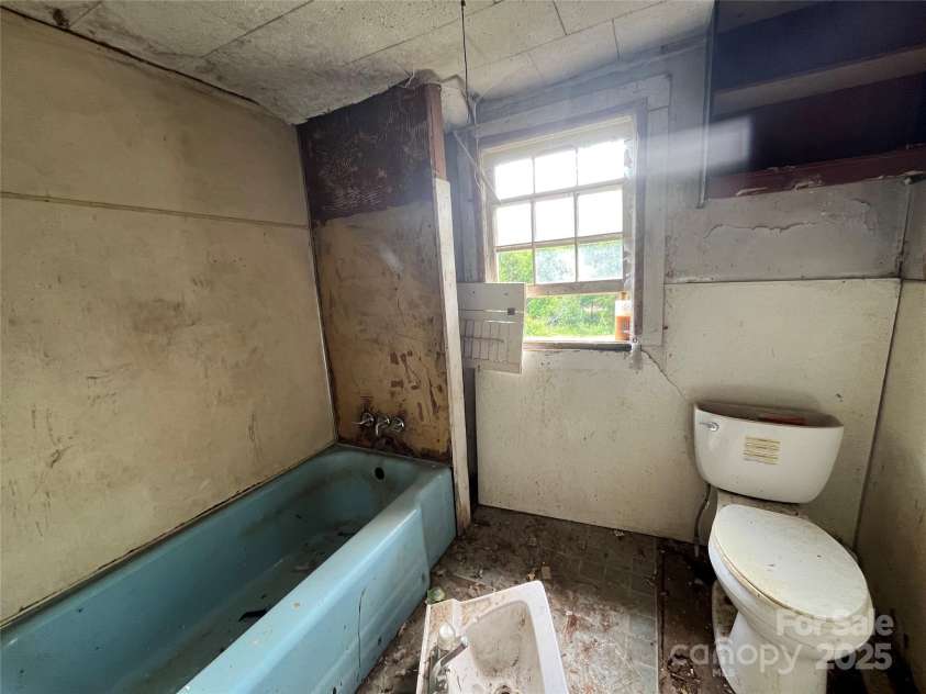 184 Crawford Hollow, Rutherfordton, NC 28139.  MLS# CAR4280325, YatesRealty ID 25951. 