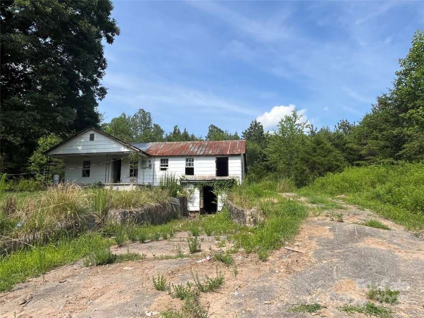 184 Crawford Hollow, Rutherfordton, NC 28139.  MLS# CAR4280325, YatesRealty ID 25951. 