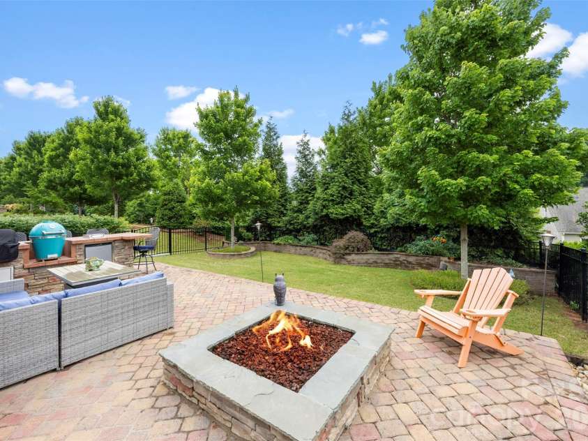 435 Trillium Way, Belmont, NC 28012.  MLS# CAR4383919, YatesRealty ID 25951. 