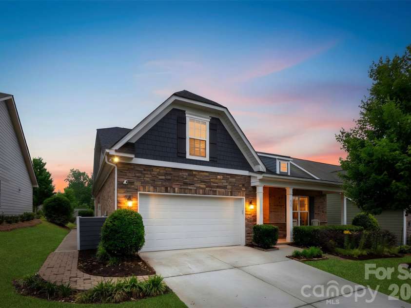 435 Trillium Way, Belmont, NC 28012.  MLS# CAR4383919, YatesRealty ID 25951. 