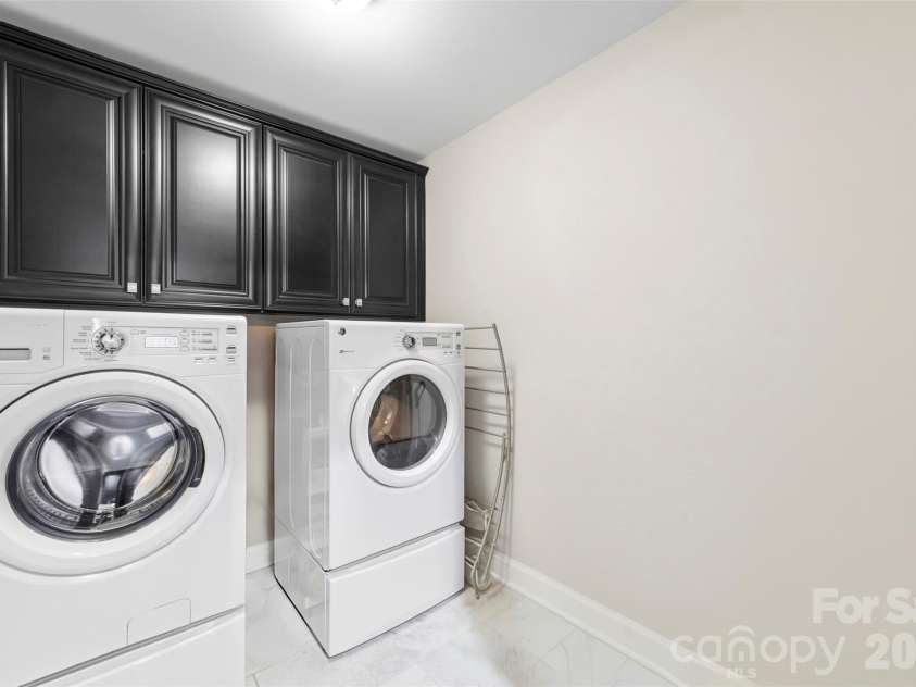 435 Trillium Way, Belmont, NC 28012.  MLS# CAR4383919, YatesRealty ID 25951. Laundry room
