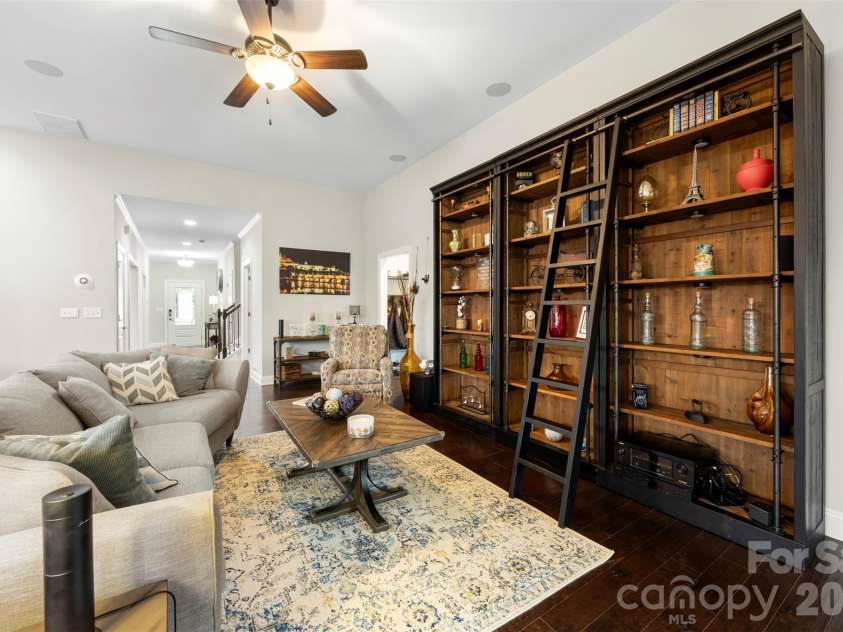 435 Trillium Way, Belmont, NC 28012.  MLS# CAR4383919, YatesRealty ID 25951. Livingroom