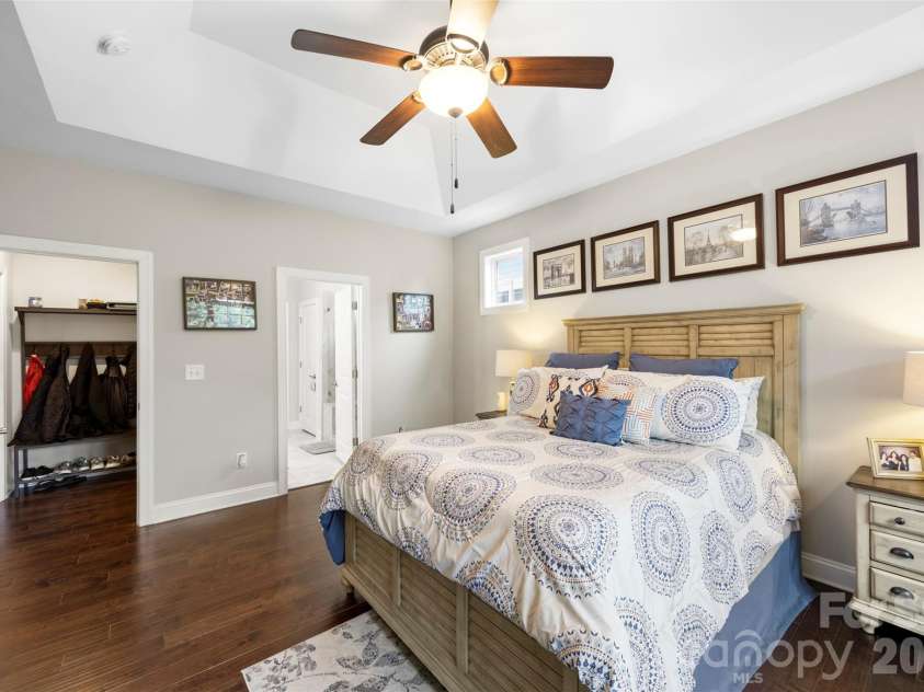 435 Trillium Way, Belmont, NC 28012.  MLS# CAR4383919, YatesRealty ID 25951. Owners Suite on main