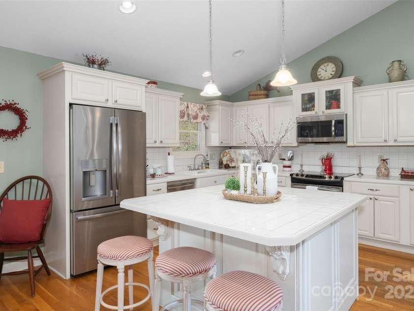 2375 Crymes Cove Road, Waynesville, NC 28786.  MLS# CAR4272881, YatesRealty ID 25953. 