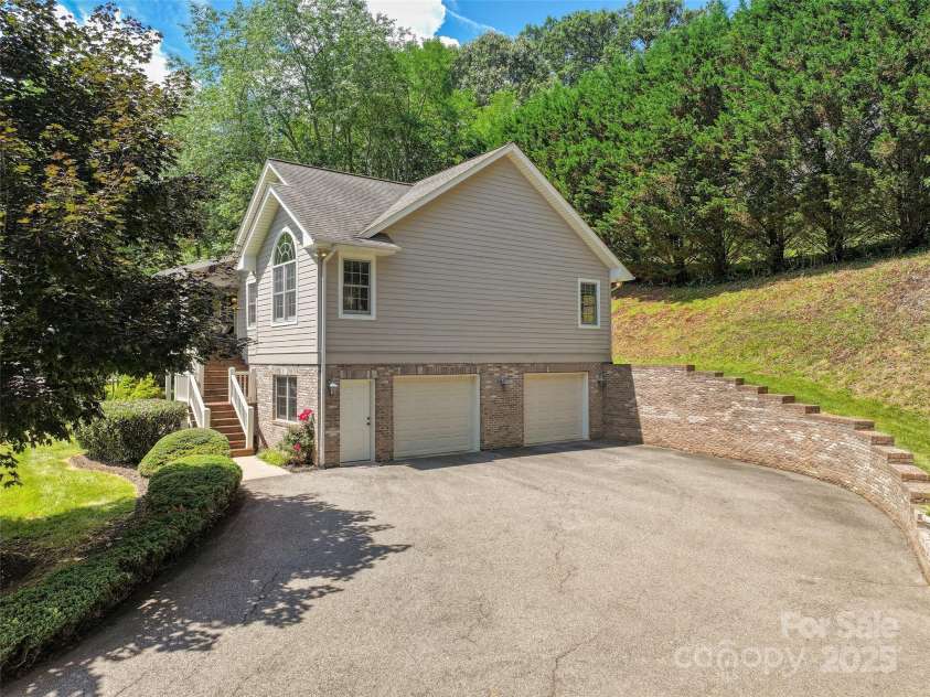 2375 Crymes Cove Road, Waynesville, NC 28786.  MLS# CAR4272881, YatesRealty ID 25953. 