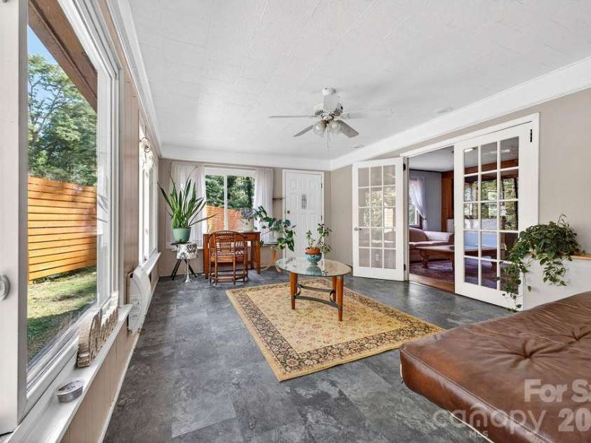 147 Longview Drive, Hendersonville, NC 28791.  MLS# CAR4385458, YatesRealty ID 25954. 