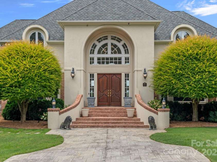 8800 Covey Rise Court, Charlotte, NC 28226.  MLS# CAR4262946, YatesRealty ID 25954. 