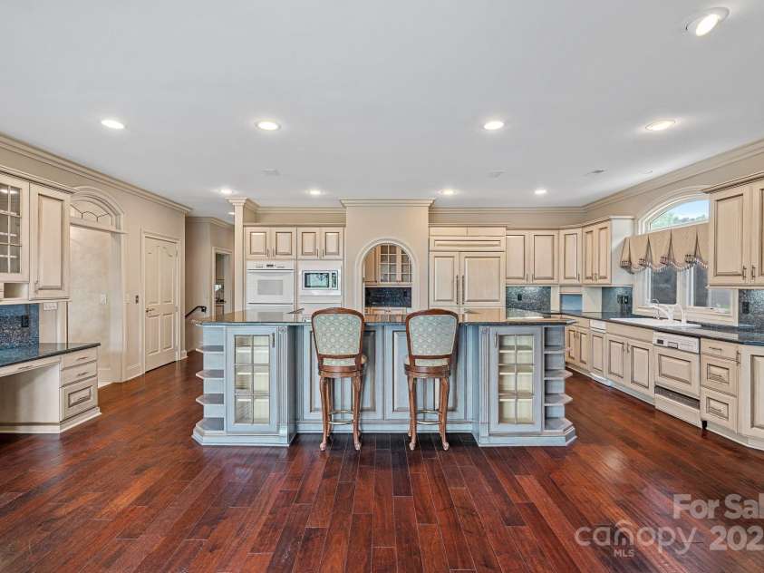 8800 Covey Rise Court, Charlotte, NC 28226.  MLS# CAR4262946, YatesRealty ID 25954. 