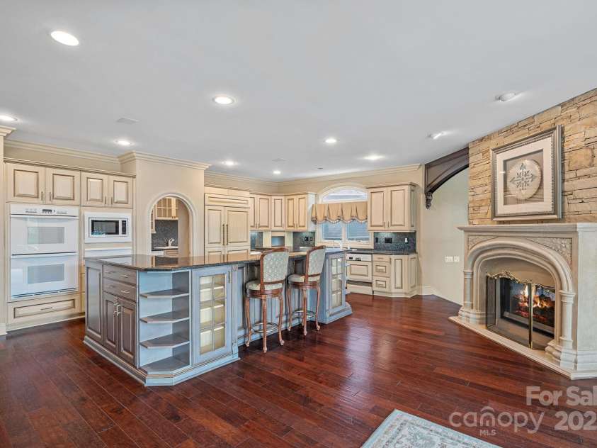 8800 Covey Rise Court, Charlotte, NC 28226.  MLS# CAR4262946, YatesRealty ID 25954. 