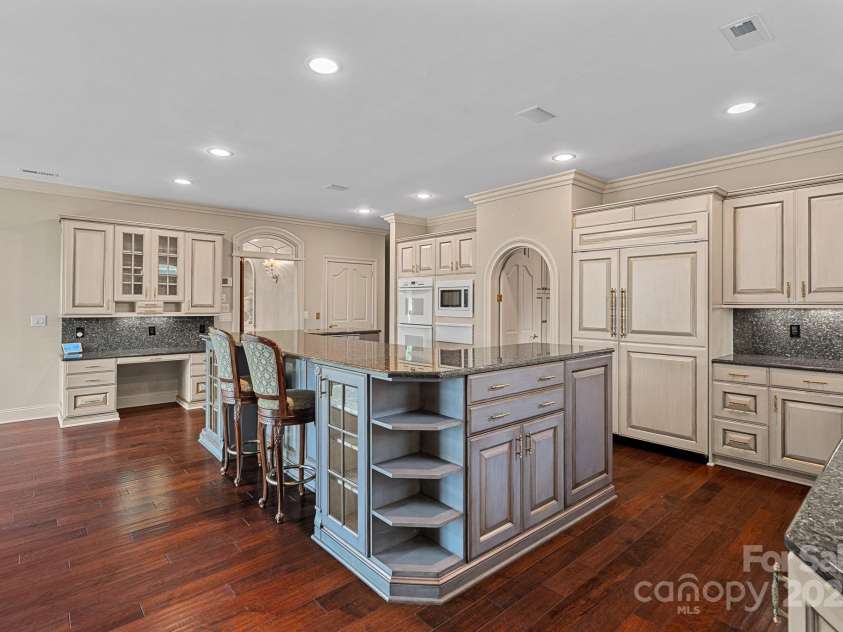8800 Covey Rise Court, Charlotte, NC 28226.  MLS# CAR4262946, YatesRealty ID 25954. 