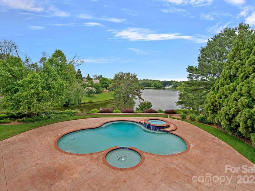 8800 Covey Rise Court, Charlotte, NC 28226.  MLS# CAR4262946, YatesRealty ID 25954. 