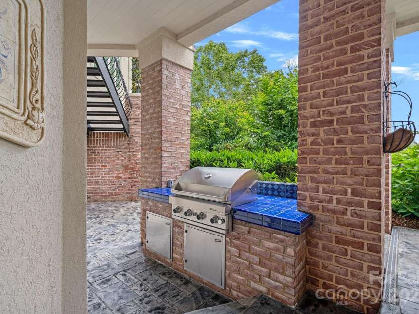 8800 Covey Rise Court, Charlotte, NC 28226.  MLS# CAR4262946, YatesRealty ID 25954. 