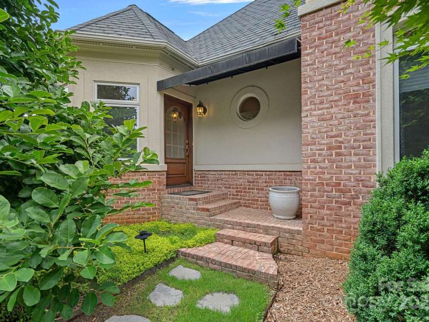 8800 Covey Rise Court, Charlotte, NC 28226.  MLS# CAR4262946, YatesRealty ID 25954. 