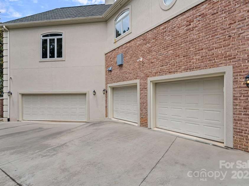 8800 Covey Rise Court, Charlotte, NC 28226.  MLS# CAR4262946, YatesRealty ID 25954. 