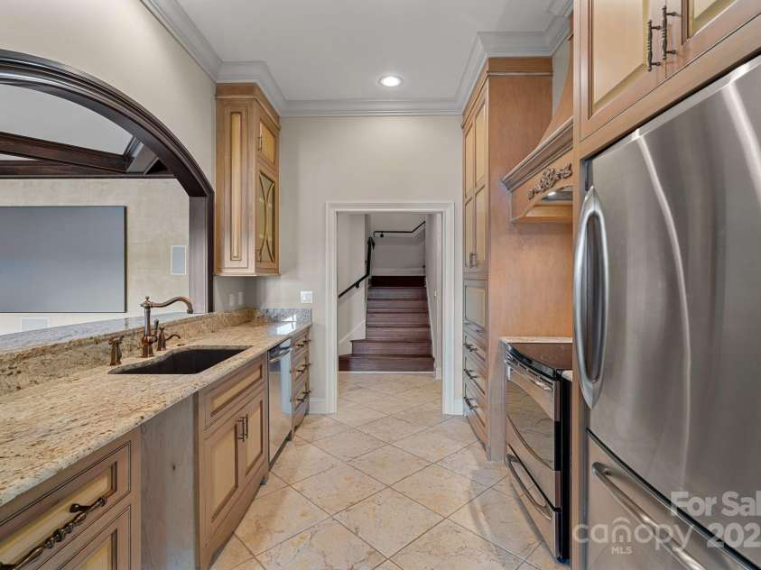 8800 Covey Rise Court, Charlotte, NC 28226.  MLS# CAR4262946, YatesRealty ID 25954. Full kitchen in basement