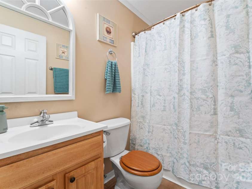1044 Riverwood Road, Lexington, NC 27292.  MLS# CAR4272739, YatesRealty ID 25955. 