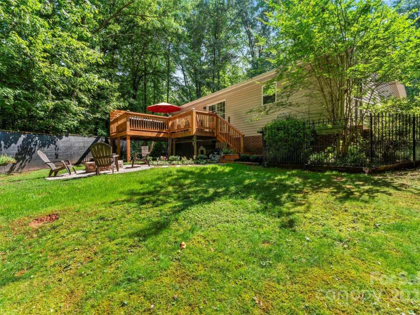 1044 Riverwood Road, Lexington, NC 27292.  MLS# CAR4272739, YatesRealty ID 25955. 