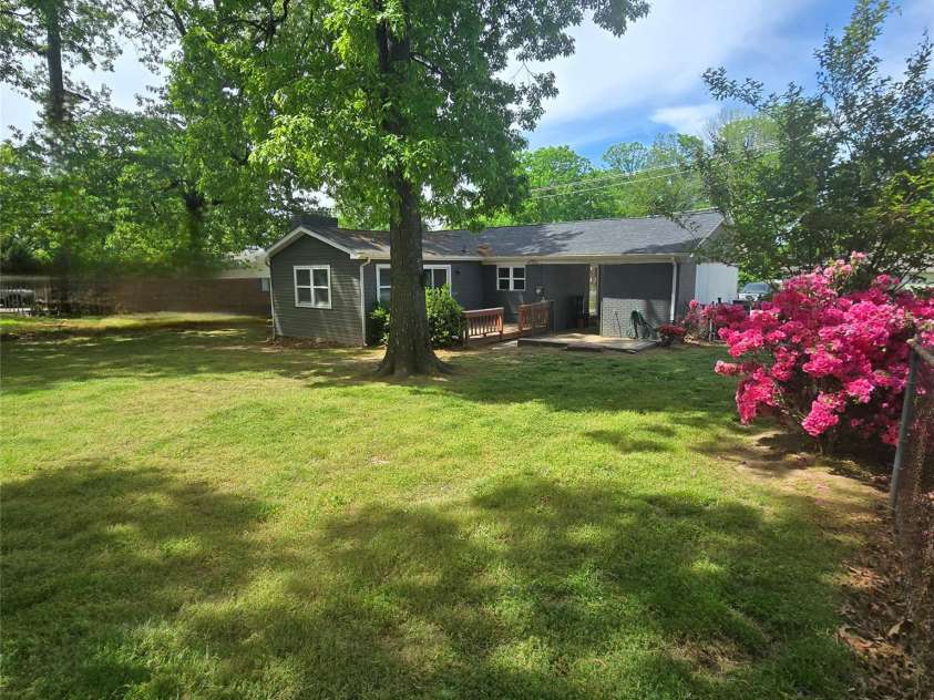 421 Kingfield Drive, Concord, NC 28027.  MLS# CAR4368933, YatesRealty ID 25955. 