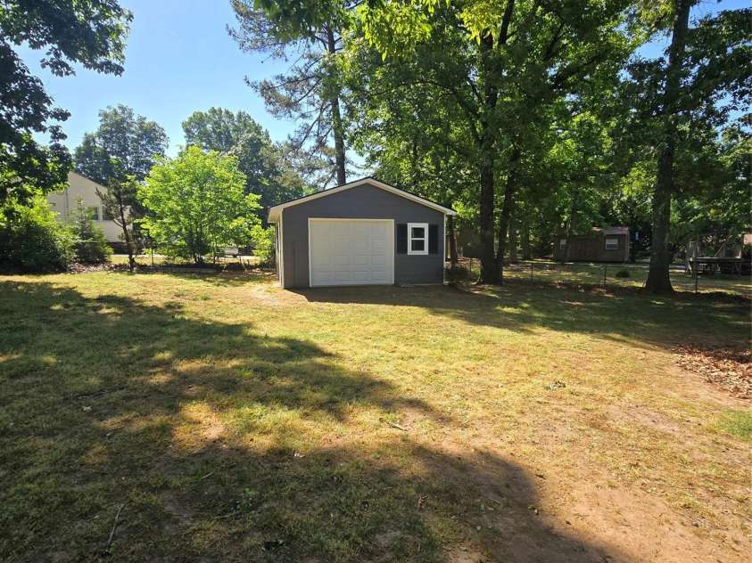 421 Kingfield Drive, Concord, NC 28027.  MLS# CAR4368933, YatesRealty ID 25955. 