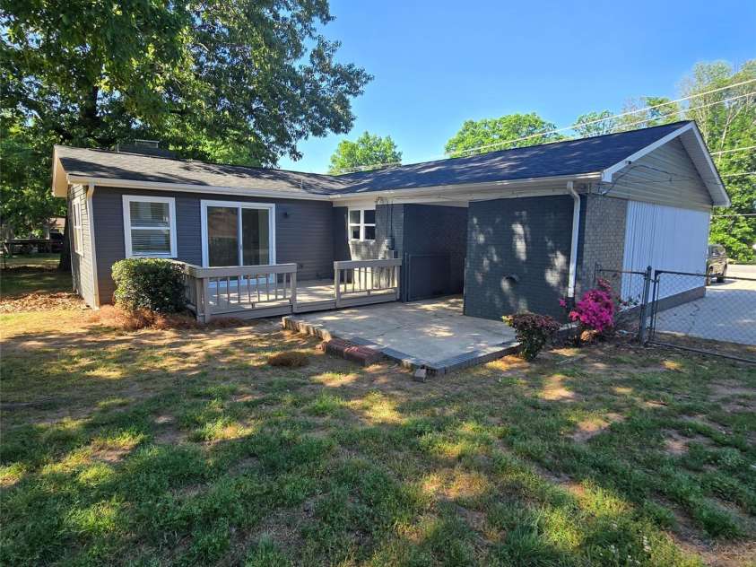 421 Kingfield Drive, Concord, NC 28027.  MLS# CAR4368933, YatesRealty ID 25955. 