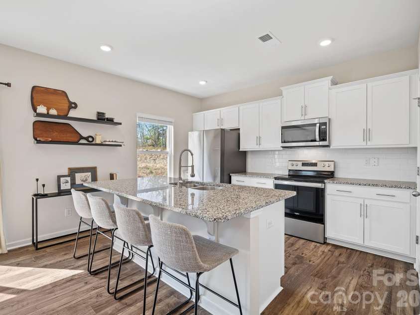 132 Ridgeview Lane, Mars Hill, NC 28754.  MLS# CAR4384792, YatesRealty ID 25956. 
