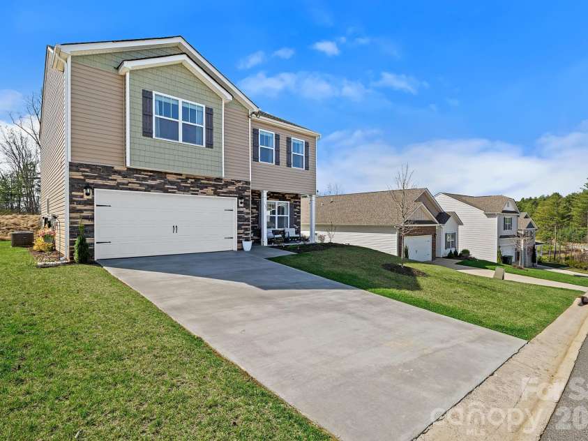 132 Ridgeview Lane, Mars Hill, NC 28754.  MLS# CAR4384792, YatesRealty ID 25956. 