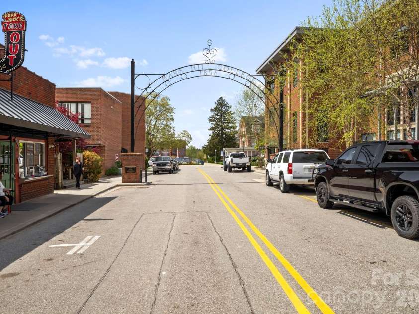 132 Ridgeview Lane, Mars Hill, NC 28754.  MLS# CAR4384792, YatesRealty ID 25956. Downtown Mars Hill