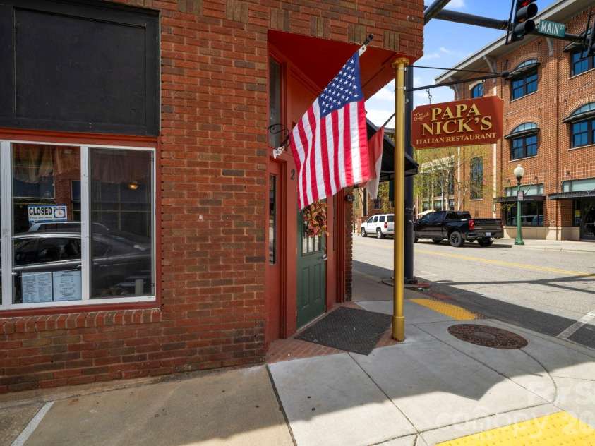 132 Ridgeview Lane, Mars Hill, NC 28754.  MLS# CAR4384792, YatesRealty ID 25956. Downtown Mars Hill