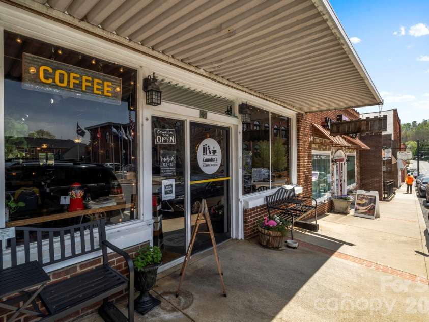 132 Ridgeview Lane, Mars Hill, NC 28754.  MLS# CAR4384792, YatesRealty ID 25956. Downtown Mars Hill