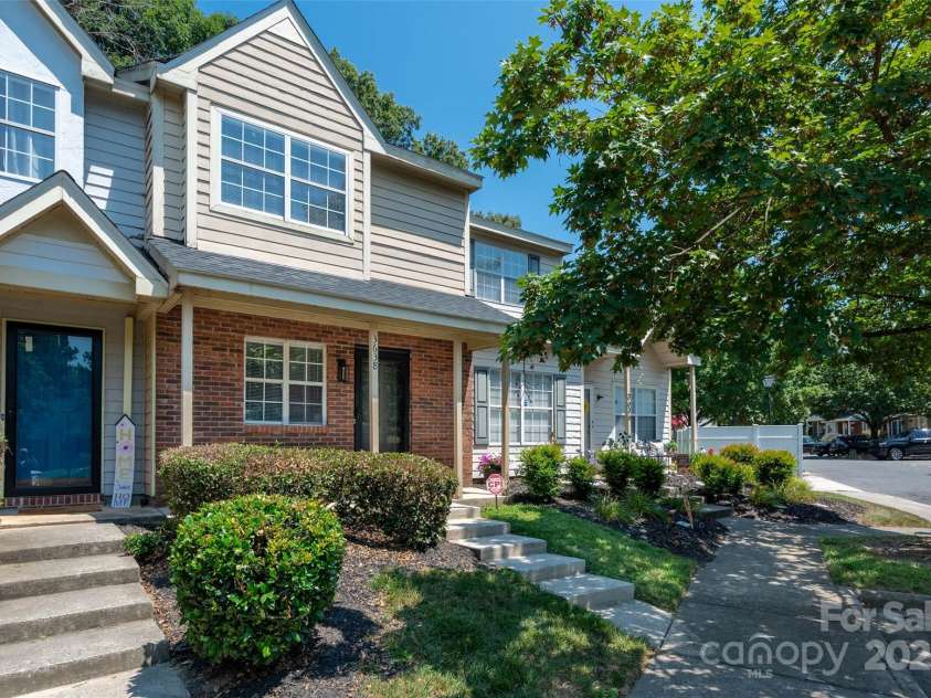 3638 Huyton Court, Charlotte, NC 28215.  MLS# CAR4279727, YatesRealty ID 25956. 3638 Huyton with brick