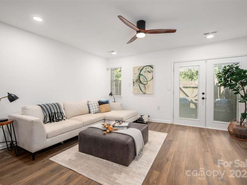3638 Huyton Court, Charlotte, NC 28215.  MLS# CAR4279727, YatesRealty ID 25956. 