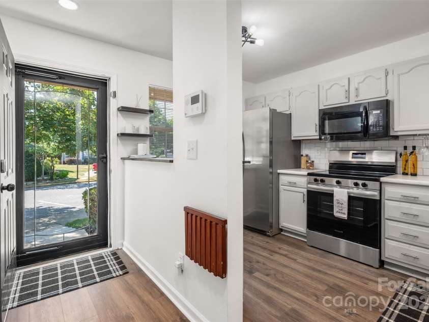3638 Huyton Court, Charlotte, NC 28215.  MLS# CAR4279727, YatesRealty ID 25956. Entry