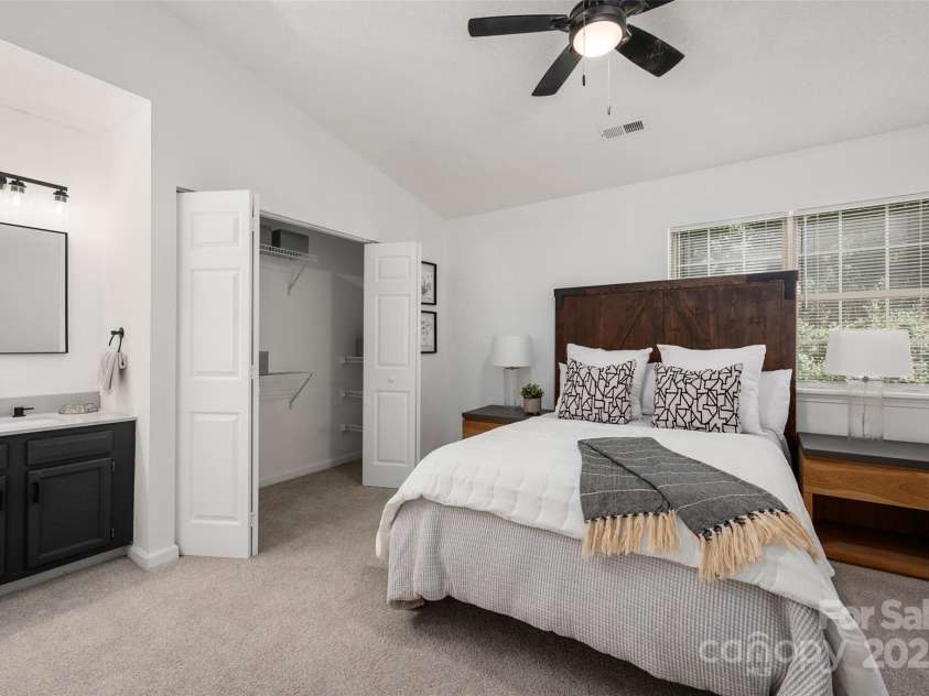 3638 Huyton Court, Charlotte, NC 28215.  MLS# CAR4279727, YatesRealty ID 25956. Master bedroom