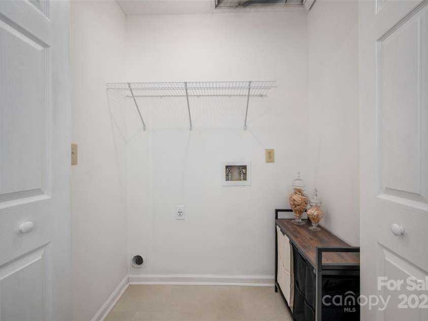 3638 Huyton Court, Charlotte, NC 28215.  MLS# CAR4279727, YatesRealty ID 25956. Upstair laundry
