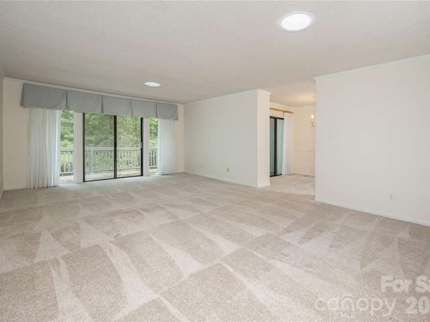 434 Crowfields Drive, Asheville, NC 28803.  MLS# CAR4376330, YatesRealty ID 25957. 
