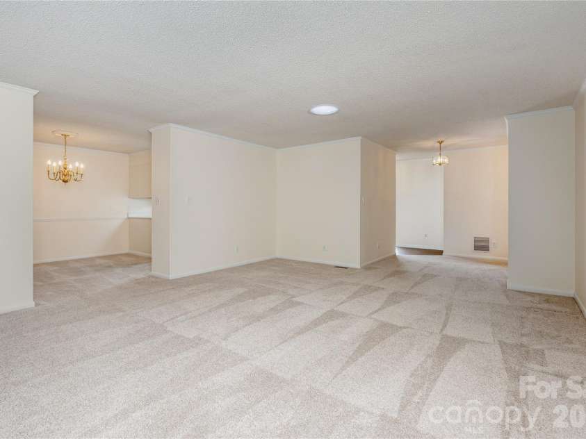 434 Crowfields Drive, Asheville, NC 28803.  MLS# CAR4376330, YatesRealty ID 25957. 