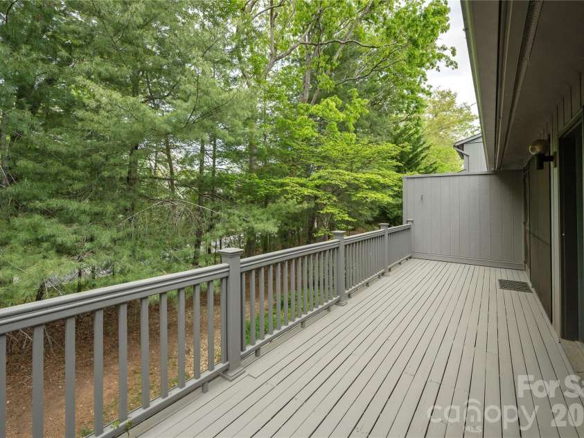 434 Crowfields Drive, Asheville, NC 28803.  MLS# CAR4376330, YatesRealty ID 25957. 