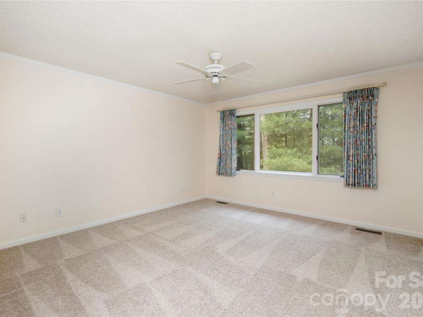 434 Crowfields Drive, Asheville, NC 28803.  MLS# CAR4376330, YatesRealty ID 25957. 