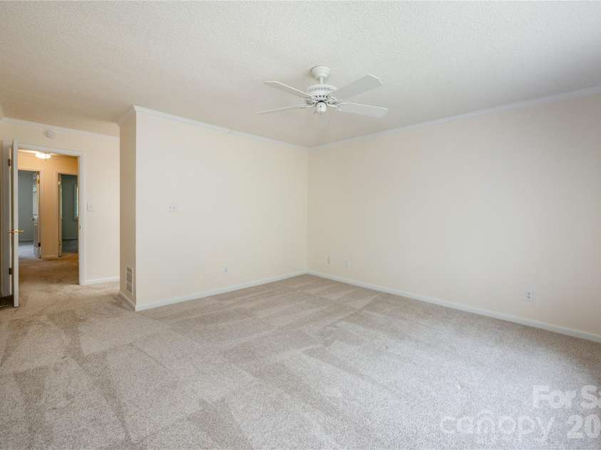 434 Crowfields Drive, Asheville, NC 28803.  MLS# CAR4376330, YatesRealty ID 25957. 