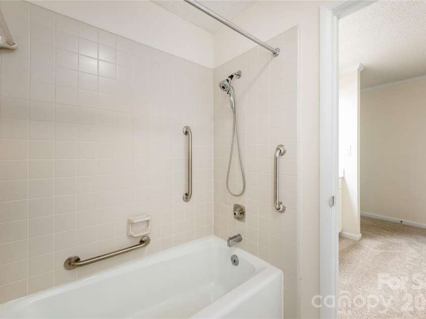 434 Crowfields Drive, Asheville, NC 28803.  MLS# CAR4376330, YatesRealty ID 25957. 