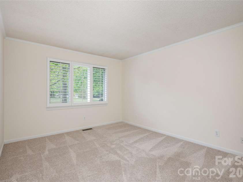 434 Crowfields Drive, Asheville, NC 28803.  MLS# CAR4376330, YatesRealty ID 25957. 