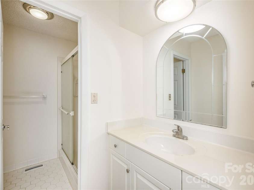 434 Crowfields Drive, Asheville, NC 28803.  MLS# CAR4376330, YatesRealty ID 25957. 