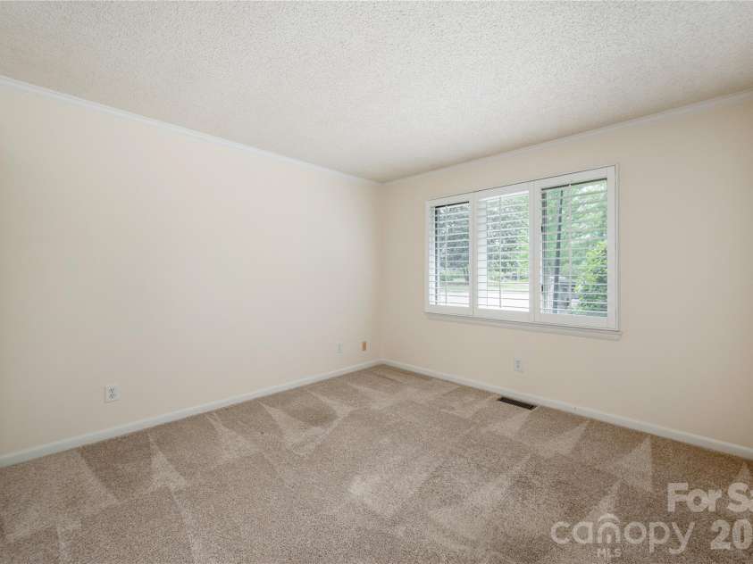 434 Crowfields Drive, Asheville, NC 28803.  MLS# CAR4376330, YatesRealty ID 25957. 
