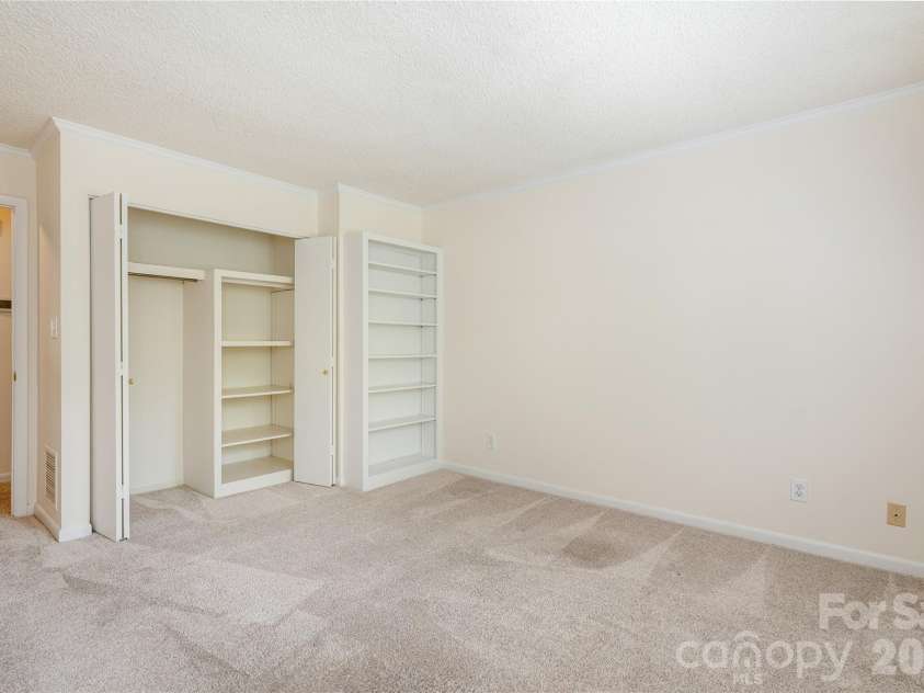 434 Crowfields Drive, Asheville, NC 28803.  MLS# CAR4376330, YatesRealty ID 25957. 