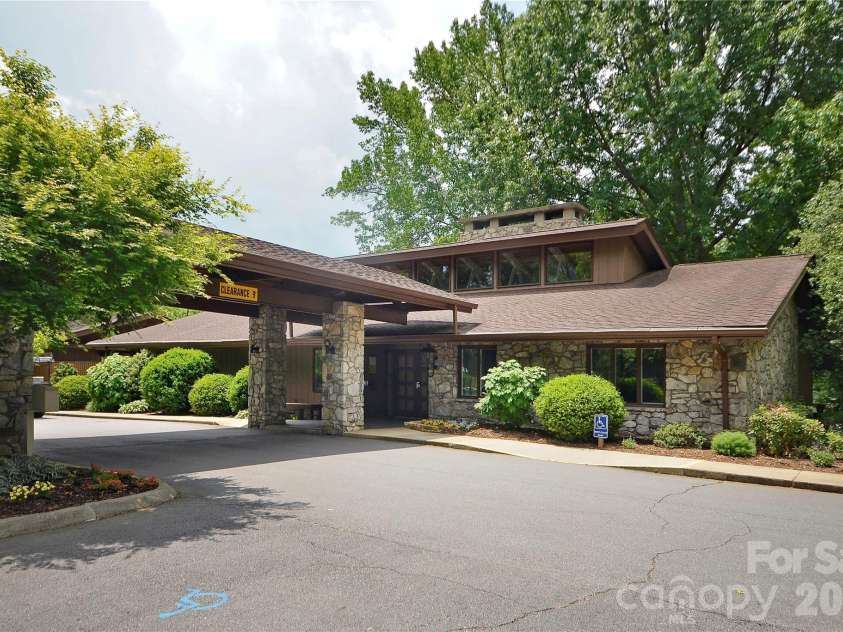 434 Crowfields Drive, Asheville, NC 28803.  MLS# CAR4376330, YatesRealty ID 25957. 