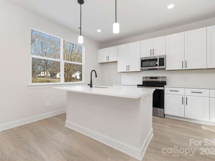 6323 Carver Boulevard, Charlotte, NC 28269.  MLS# CAR4280970, YatesRealty ID 25957. 